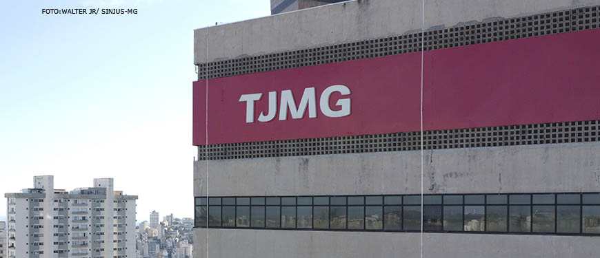 Fotografia diurna do prédio do TJMG.