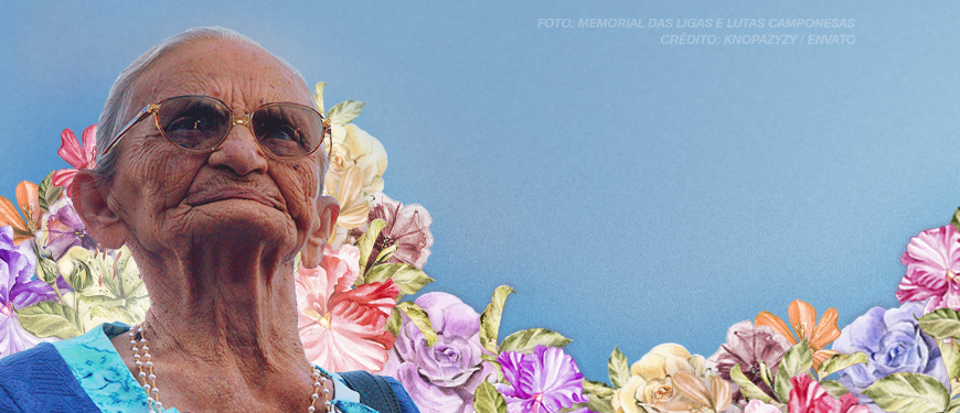 A imagem apresenta uma fotografia de Elizabeth Teixeira com os cabelos presos para trás. Ela veste uma roupa azul e colares de contas brancas. O fundo da imagem é azul e decorado com uma ilustração de flores coloridas, criando um efeito visual de homenagem e respeito. O texto na imagem destaca "Centenário de Elizabeth Teixeira: a resistência feminina na ditadura civil-militar brasileira", ressaltando sua importância na luta política e social