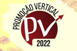 Imagem acessível: Imagem com fundo texturizado colorido, nas cores amarelo e rosa, a frente se vê a logo da PV ( promoção vertical) 2022.