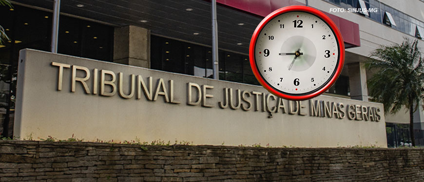 Fachada do Tribunal de Justiça de Minas Gerais (TJMG), com letreiro em destaque na parte inferior da imagem. Acima do prédio, há um relógio digitalmente inserido na imagem, com moldura vermelha e ponteiros marcando aproximadamente 9h05. No canto superior direito, há um crédito de imagem com o texto