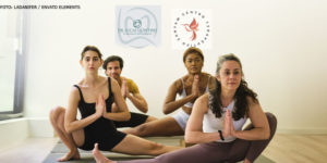 Na imagem há um grupo de pessoas fazendo alongamentos, como em uma sessão de ioga. Acima desta imagem há dois logos: Lucas Quintino, Consultório Odontológico e Centro Terapêutico Sanyam.